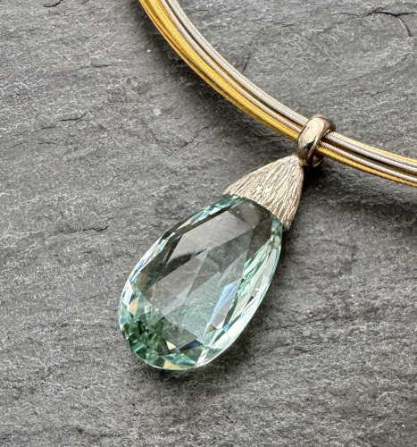 Preview: Aquamarin Briolett Anhänger 32,99 ct 585 Wg
